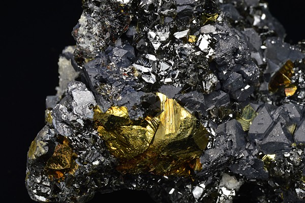 Galena, Chalcopyrite, Sphalerite, Quartz, Calcite
