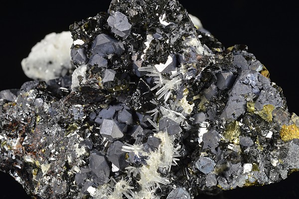 Galena, Chalcopyrite, Sphalerite, Quartz, Calcite