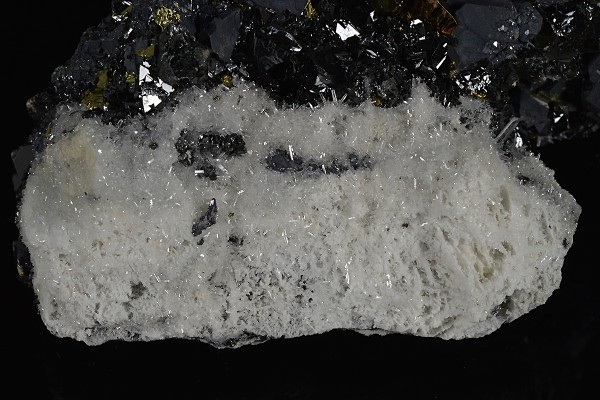 Galena, Chalcopyrite, Sphalerite, Quartz, Calcite