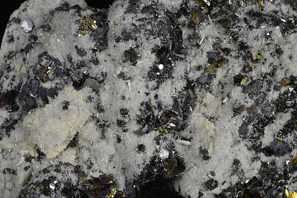 Galena, Chalcopyrite, Sphalerite, Quartz, Calcite