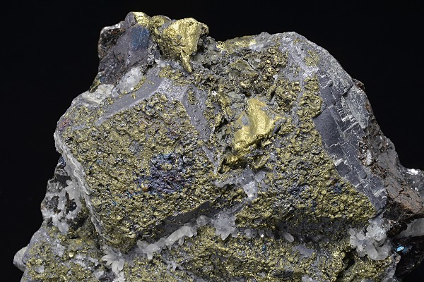 Chalcopyrite set on Galena, Quartz,Sphalerite