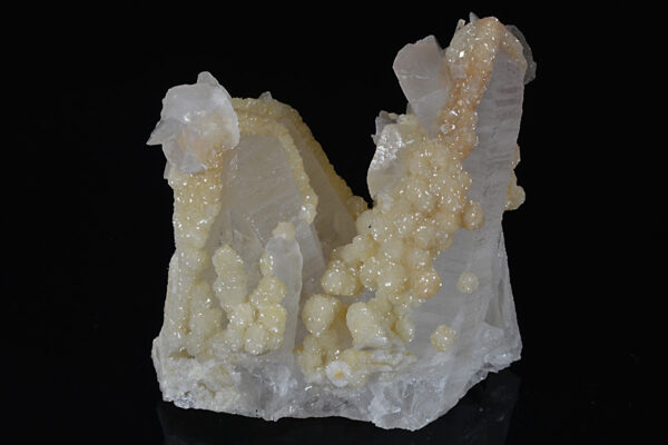 Two generations Calcite set on Quartz