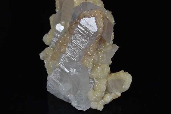 Two generations Calcite set on Quartz