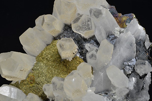 Quartz, Sphalerite, iridescent Chalcopyrite