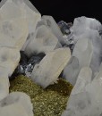 Quartz, Sphalerite, iridescent Chalcopyrite