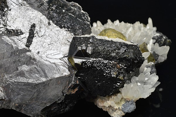 Sphalerite, Chalcopyrite, Quartz, Calcite