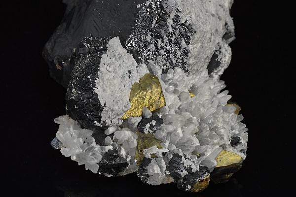 Sphalerite, Chalcopyrite, Quartz, Calcite