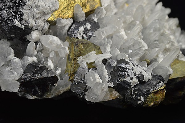 Sphalerite, Chalcopyrite, Quartz, Calcite