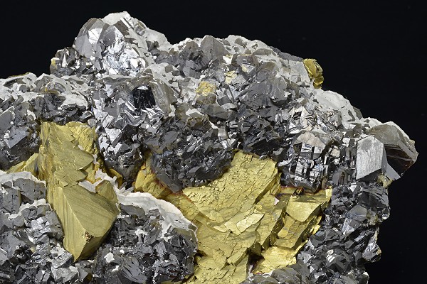 gem Sphalerite var.Cleiophane, Chalcopyrite, Quartz