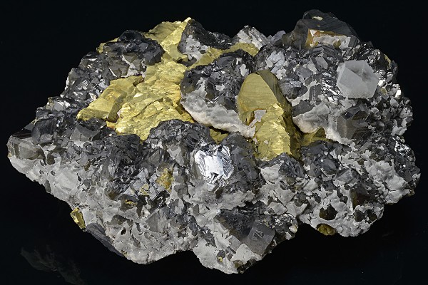 gem Sphalerite var.Cleiophane, Chalcopyrite, Quartz