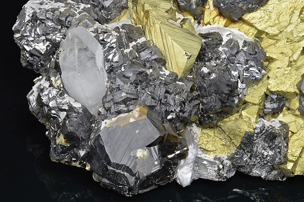 gem Sphalerite var.Cleiophane, Chalcopyrite, Quartz