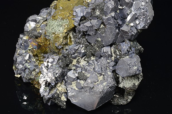 Iridescent Chalcopyrite, Galena, Pyrite, Sphalerite, Quartz