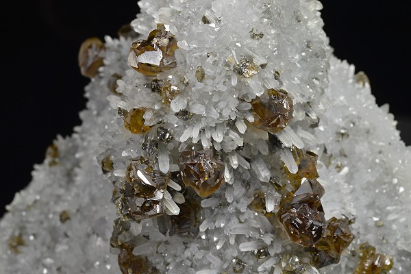 Quartz, Cleiophane, Pyrite