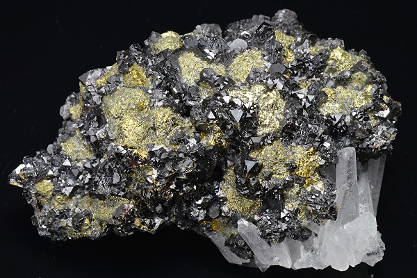 Truncated Sphalerite on Chalcopyrite, Quartz