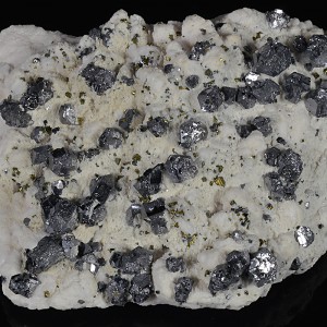 Galena and Chalcopyrite on Manganoan Calcite