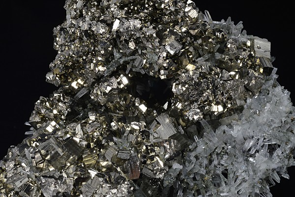 Pyrite, Quartz, Chalcopyrite, Sphalerite, Galena