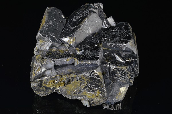 Twinned Galena with Chalcopyrite inclusions