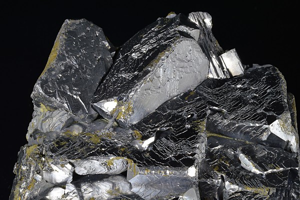 Twinned Galena with Chalcopyrite inclusions