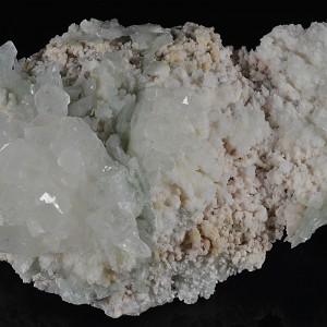 Quartz set on Calcite