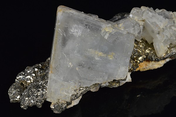 Baryte, Pyrite, Calcite