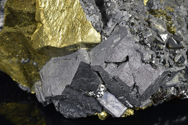Chalcopyrite set on Galena, Sphalerite, Quartz