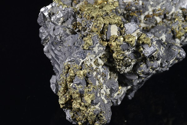 Spinel Law Twin Galena, Chalcopyrite, Pyrite, Calcite