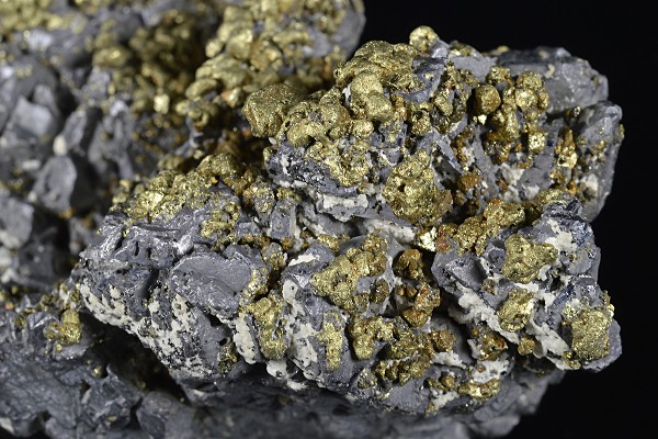 Spinel Law Twin Galena, Chalcopyrite, Pyrite, Calcite