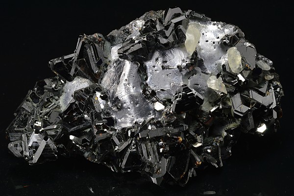 Sphalerite tetrahedrons, Calcite, melted habit Galena