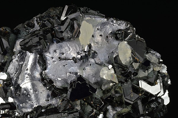 Sphalerite tetrahedrons, Calcite, melted habit Galena
