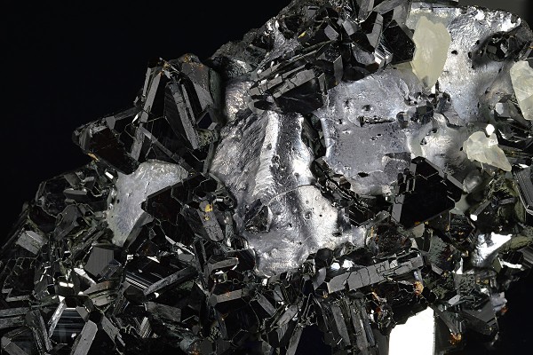 Sphalerite tetrahedrons, Calcite, melted habit Galena