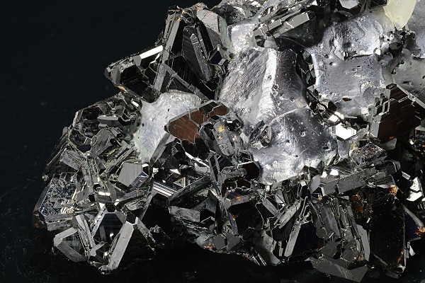 Sphalerite tetrahedrons, Calcite, melted habit Galena
