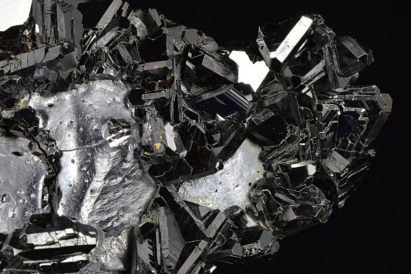 Sphalerite tetrahedrons, Calcite, melted habit Galena