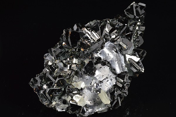 Sphalerite tetrahedrons, Calcite, melted habit Galena