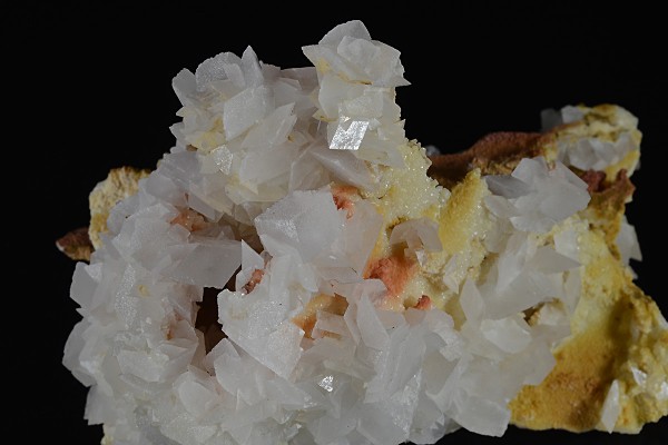 Rhombohedral and pseudomorphous after Calcite