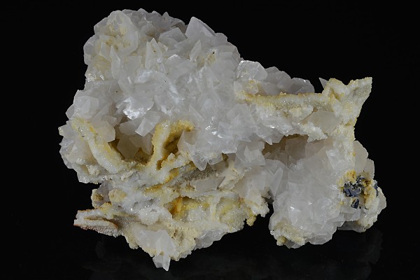 Rhombohedral and pseudomorphous after Calcite