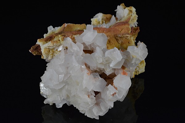 Rhombohedral and pseudomorphous after Calcite