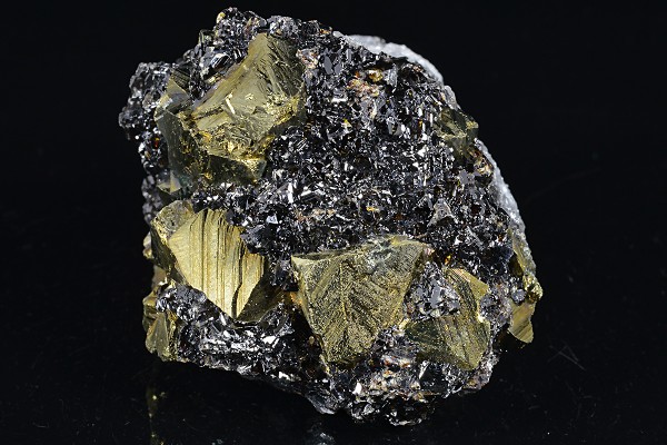 Chalcopyrite, Sphalerite, Quartz