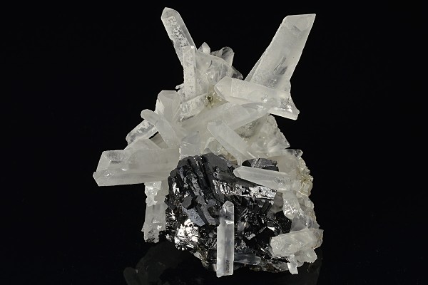 Sphalerite tetrahedron, Quartz