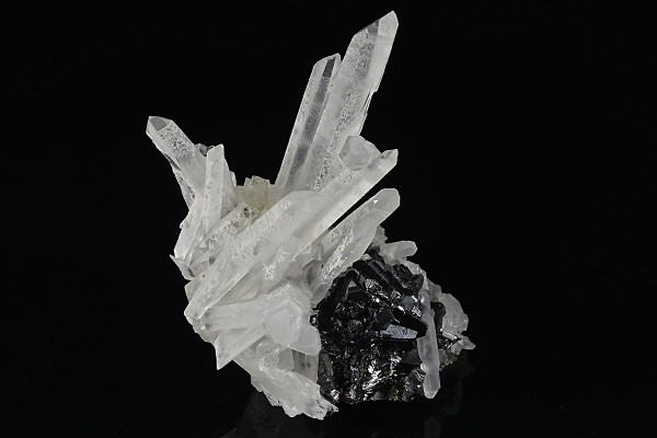 Sphalerite tetrahedron, Quartz
