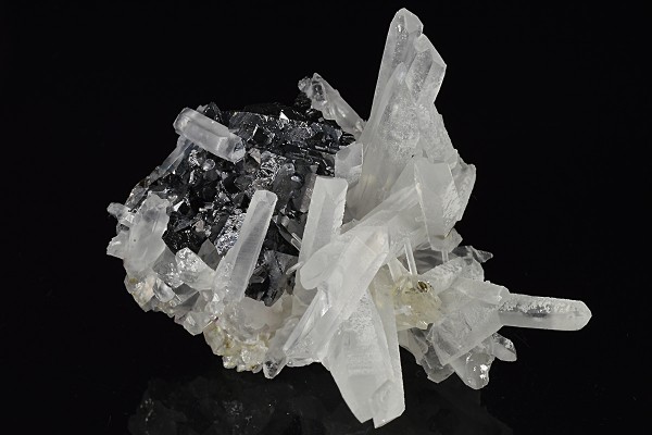 Sphalerite tetrahedron, Quartz