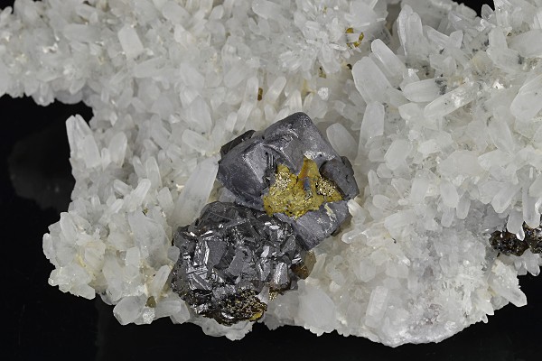 Cleiophane, Galena, Chalcopyrite, Quartz, Pyrite