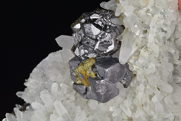 Cleiophane, Galena, Chalcopyrite, Quartz, Pyrite