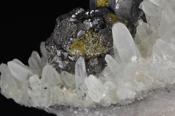 Cleiophane, Galena, Chalcopyrite, Quartz, Pyrite