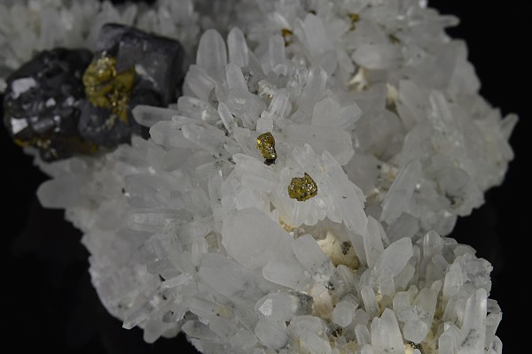 Cleiophane, Galena, Chalcopyrite, Quartz, Pyrite