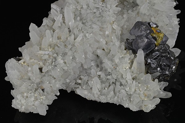 Cleiophane, Galena, Chalcopyrite, Quartz, Pyrite