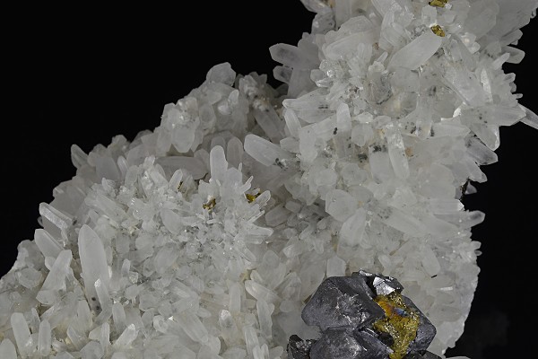 Cleiophane, Galena, Chalcopyrite, Quartz, Pyrite