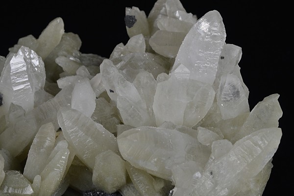 Hexagonal pyramidal Quartz with Sphalerite inclusions