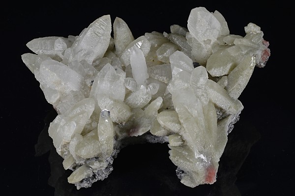 Hexagonal pyramidal Quartz with Sphalerite inclusions