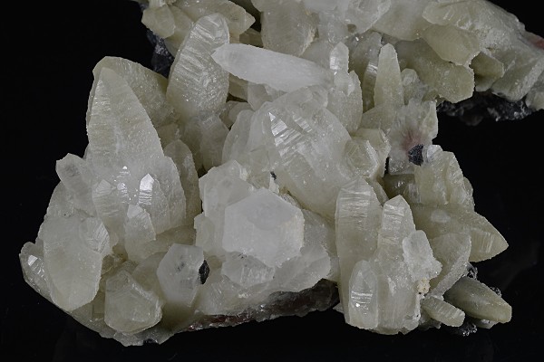 Hexagonal pyramidal Quartz with Sphalerite inclusions