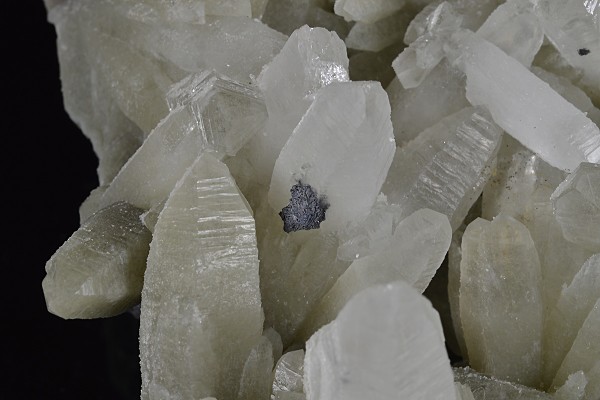 Hexagonal pyramidal Quartz with Sphalerite inclusions